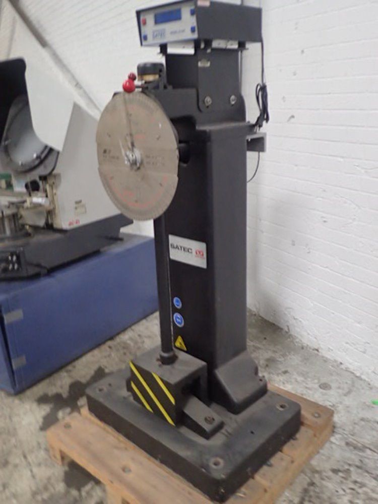Satec System/ Instron Perdulum Tester