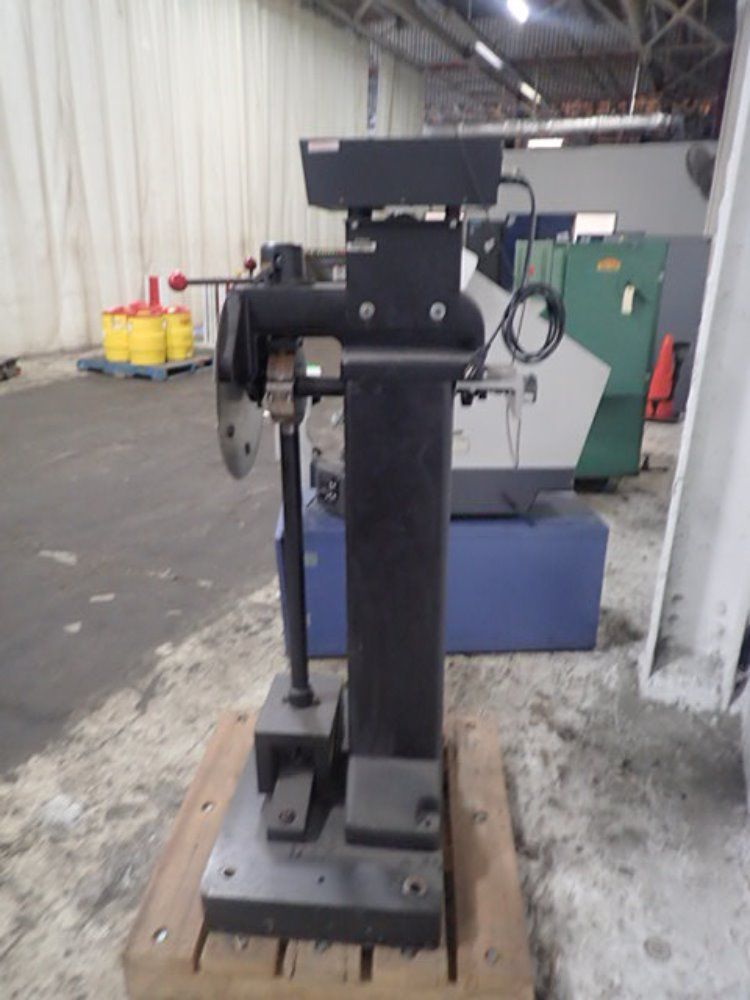 Satec System/ Instron Perdulum Tester