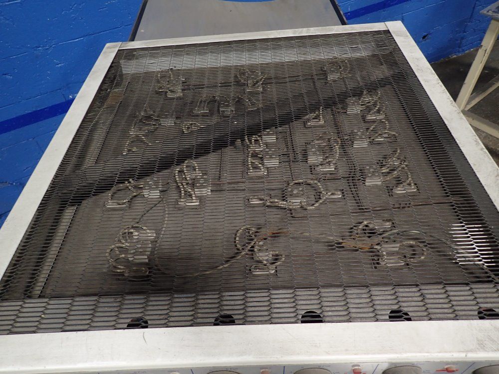 Formech Vacuum Forming Machine