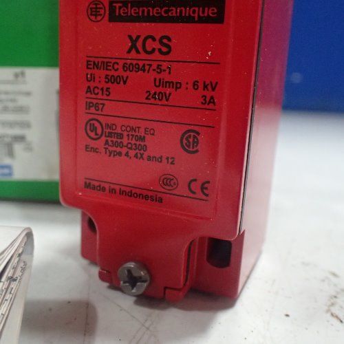 Telemecanique 2 Telemecanique, Xcsa703, Safety Interlocking Switches - Xcsa703