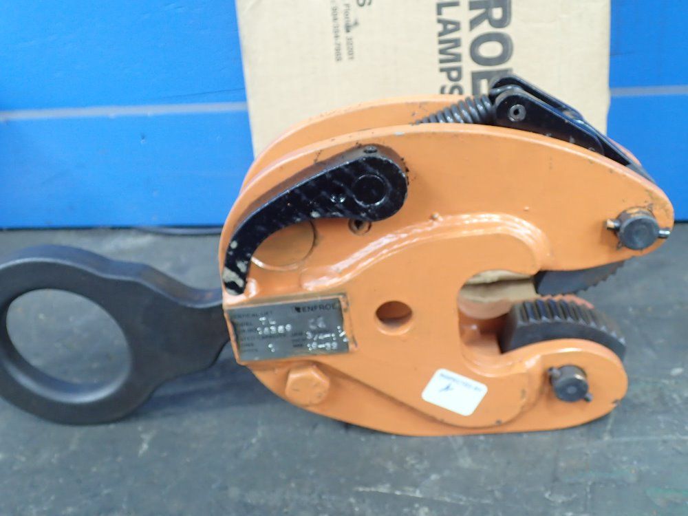 Renfroe Vertical Lifting Clamp