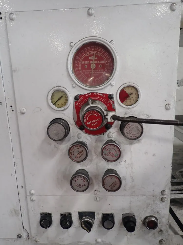 Doall 26" X 13" 41" X 32" Table 2613-3 Vertical Band Saw - 2613-3