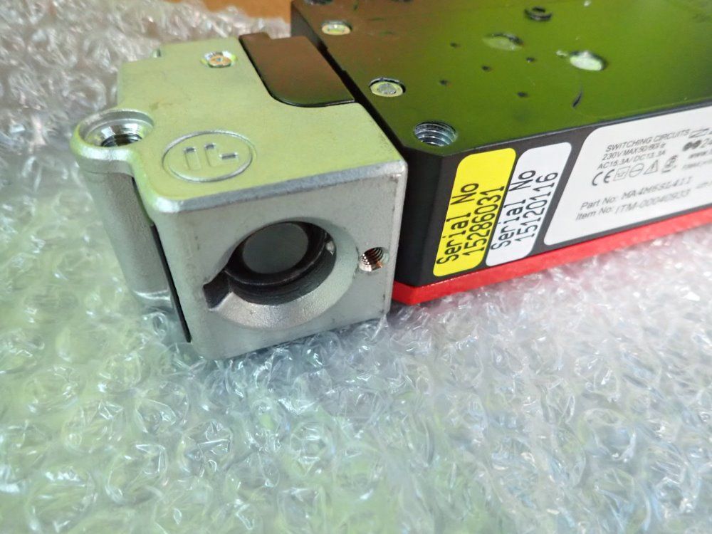 Fortress , Ma4m6sl411 Safety Switch Interlock - Ma4m6sl411