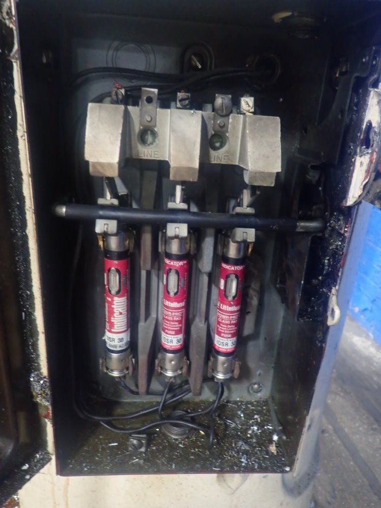 Cincinnati Tool Master Vertical Mill