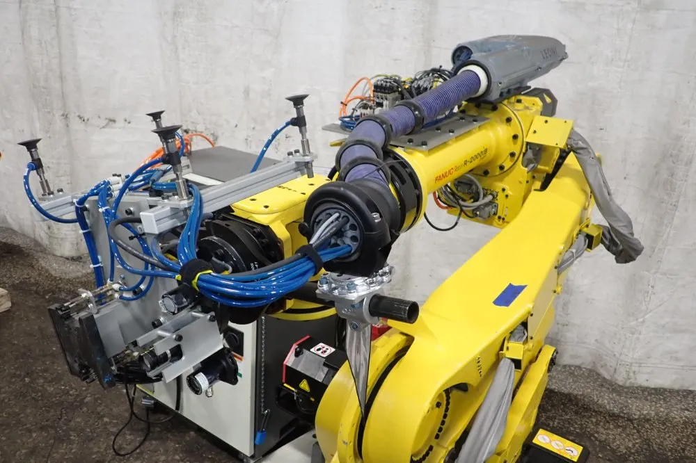 Fanuc R-2000ib/210f Robot - R-2000ib/210f