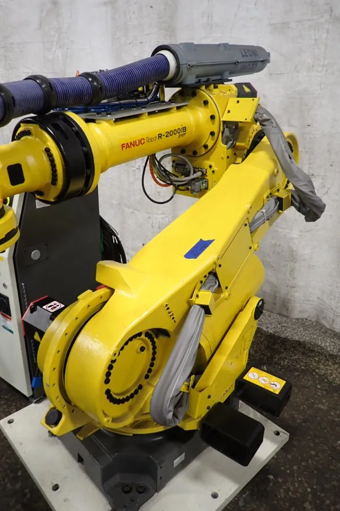 Fanuc R-2000ib/210f Robot - R-2000ib/210f