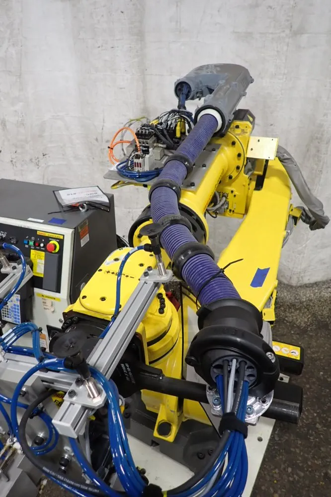 Fanuc R-2000ib/210f Robot - R-2000ib/210f