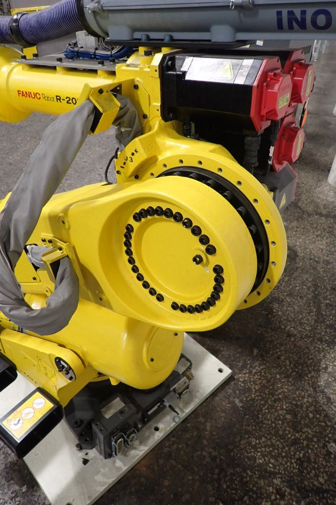 Fanuc R-2000ib/210f Robot - R-2000ib/210f