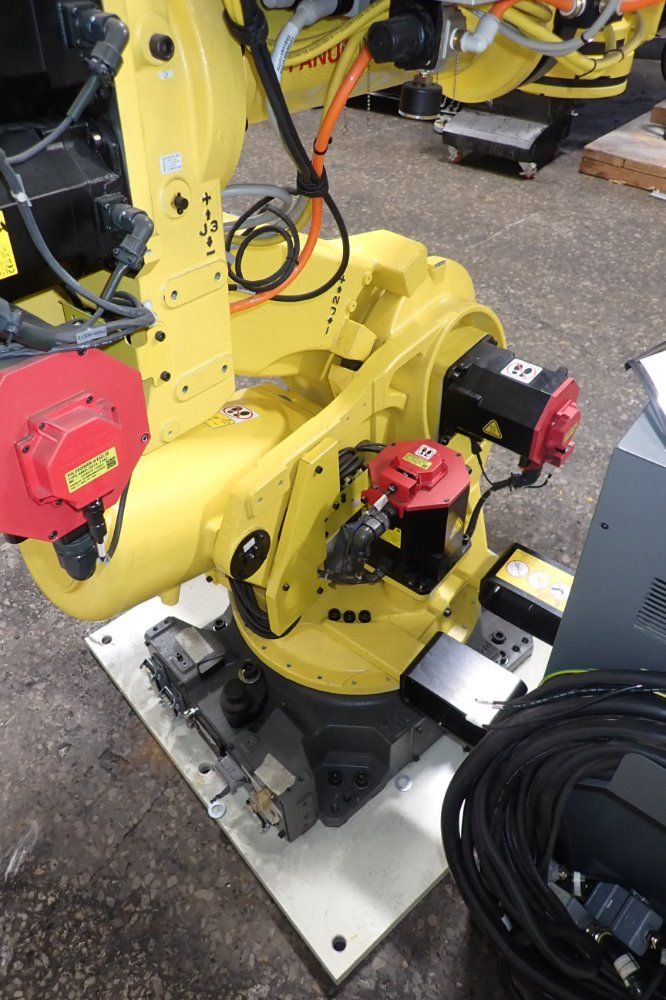 Fanuc R-2000ib/210f Robot - R-2000ib/210f