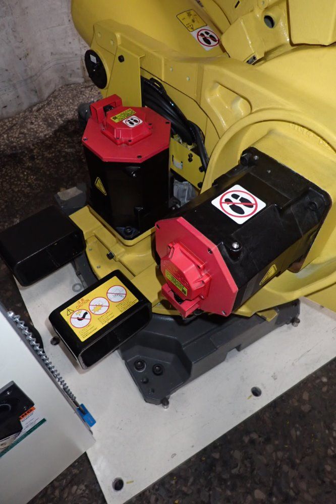 Fanuc R-2000ib/210f Robot - R-2000ib/210f