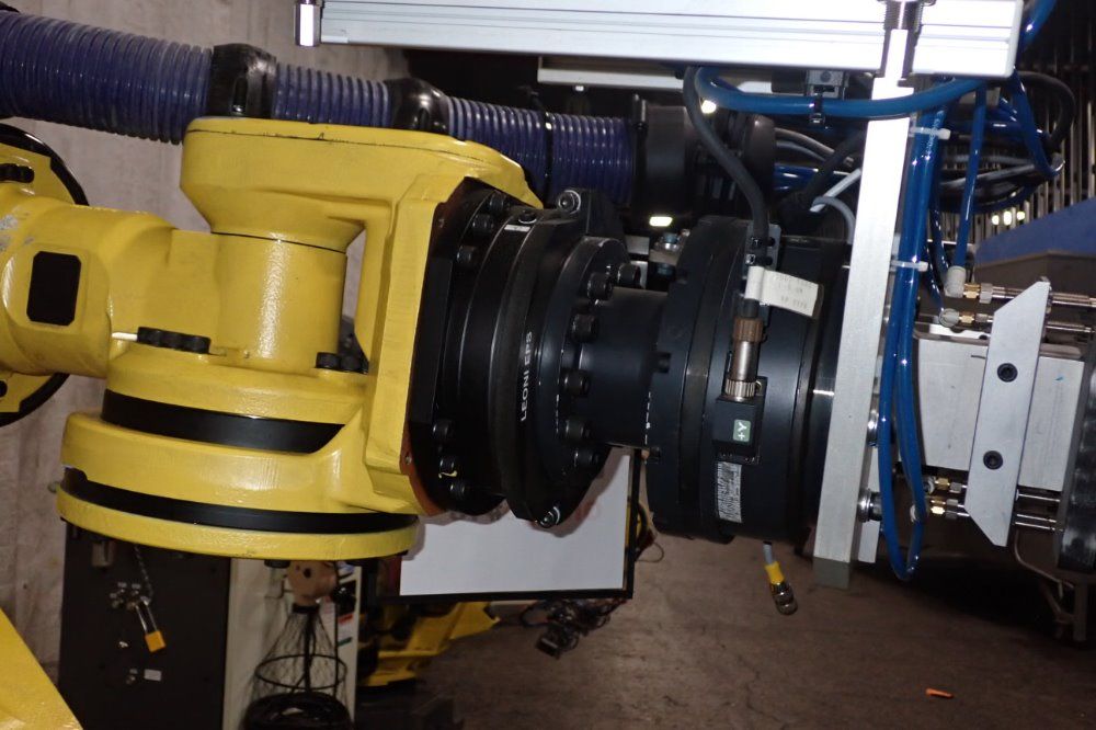 Fanuc R-2000ib/210f Robot - R-2000ib/210f