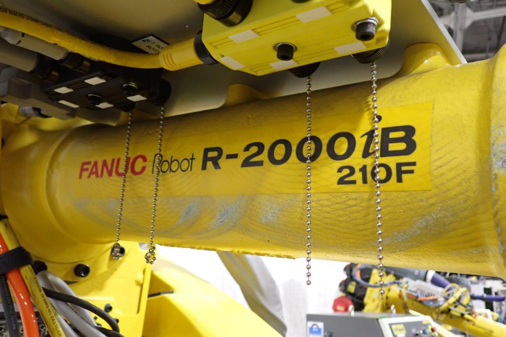 Fanuc R-2000ib/210f Robot - R-2000ib/210f