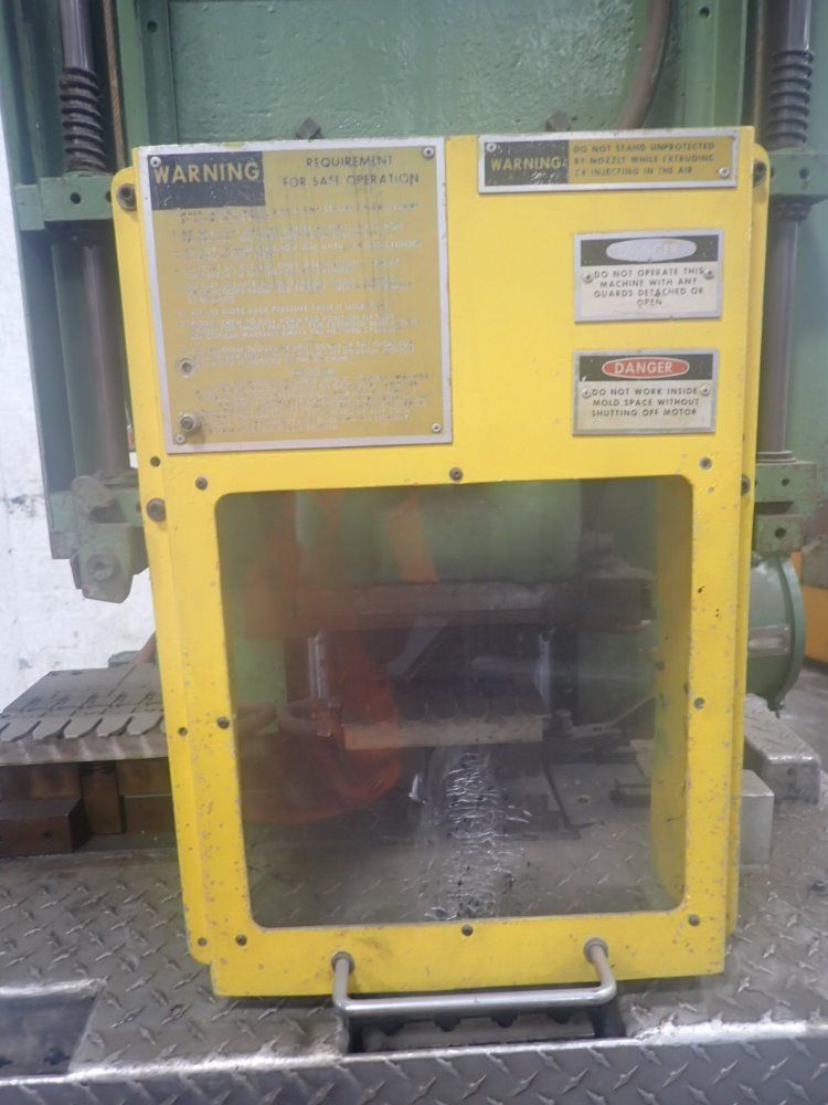 Newbury Injection Molder