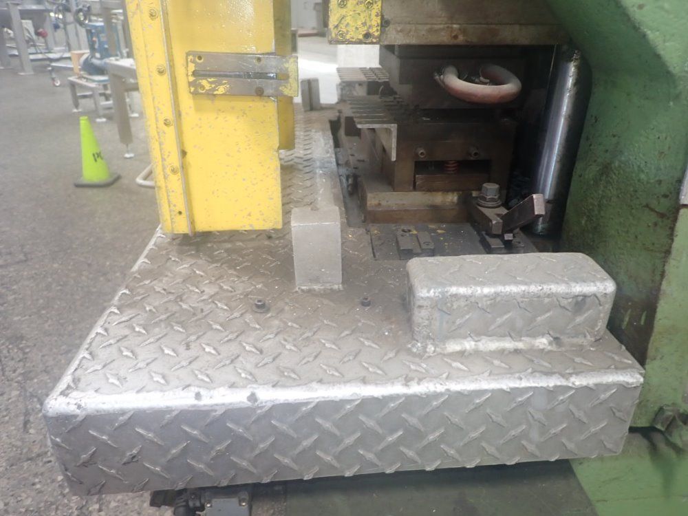 Newbury Injection Molder