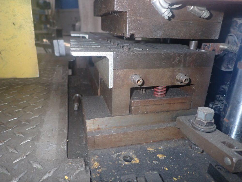 Newbury Injection Molder
