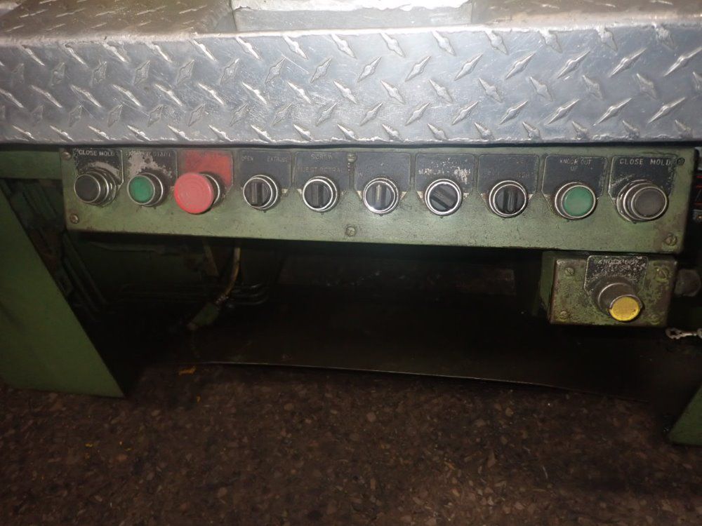 Newbury Injection Molder