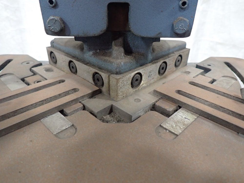 Roper Whitney / Pexto Notcher