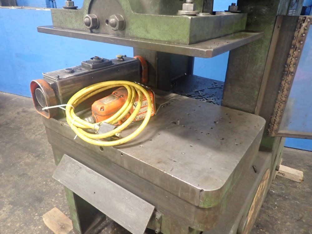 Federal Press Company 60 Ton/21"w X 32"l Bed Press