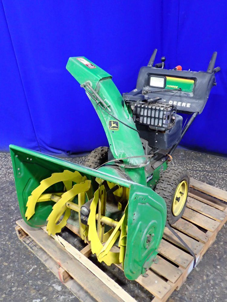 John Deere 28" Snow Blower - 1128dde