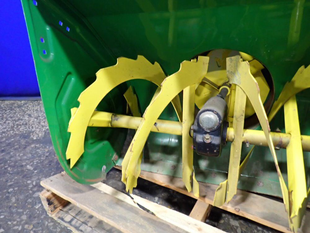 John Deere 28" Snow Blower - 1128dde