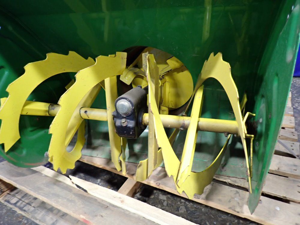 John Deere 28" Snow Blower - 1128dde