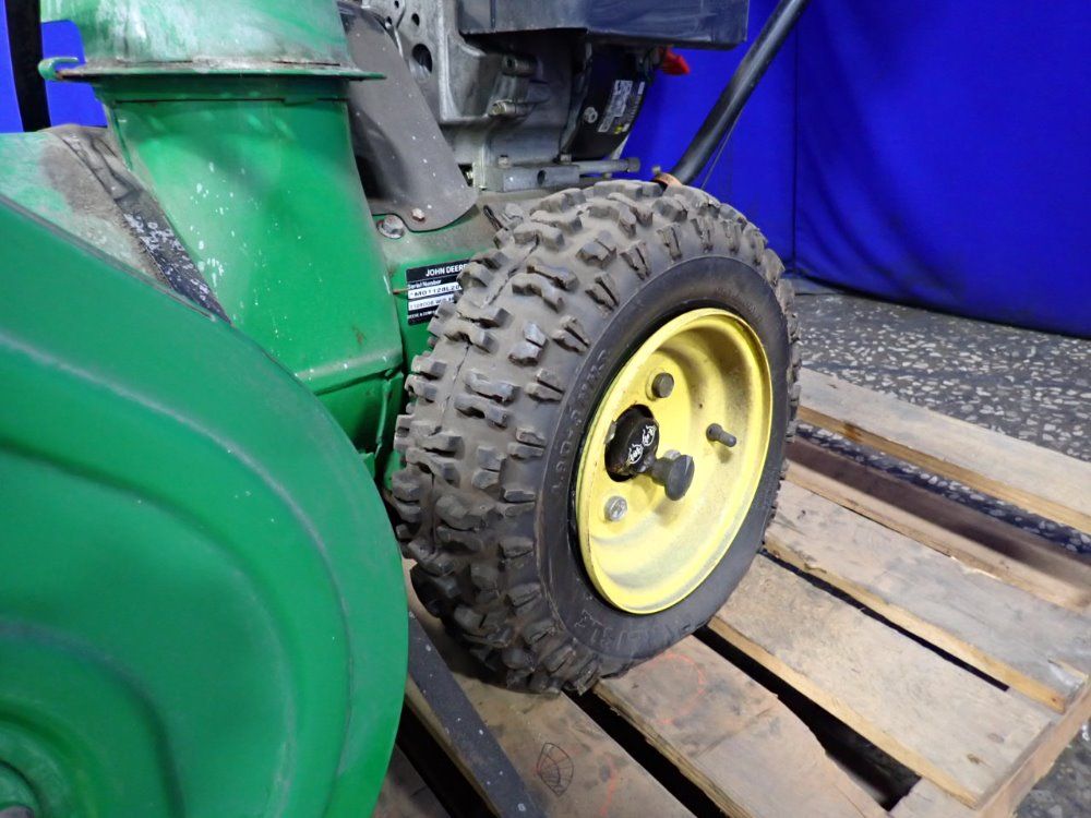 John Deere 28" Snow Blower - 1128dde