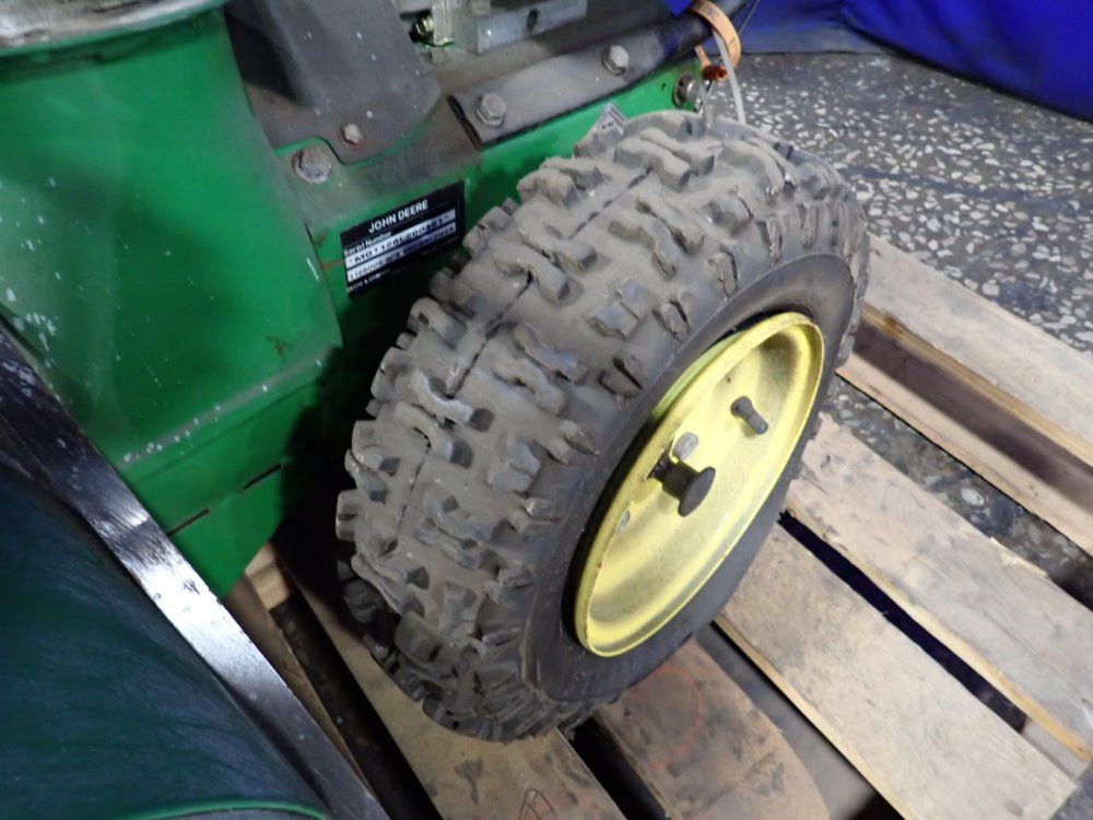 John Deere 28" Snow Blower - 1128dde