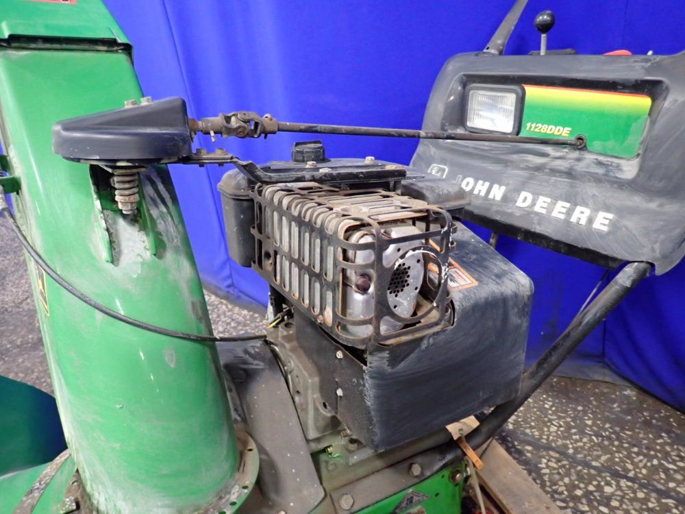 John Deere 28" Snow Blower - 1128dde