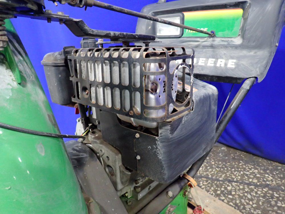 John Deere 28" Snow Blower - 1128dde