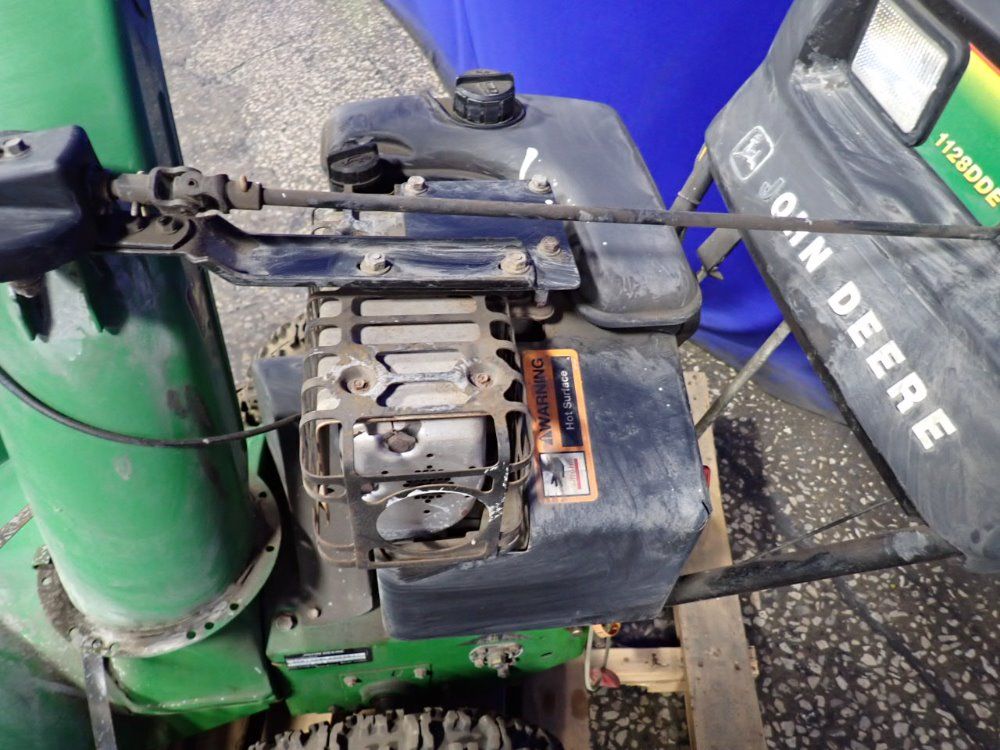 John Deere 28" Snow Blower - 1128dde
