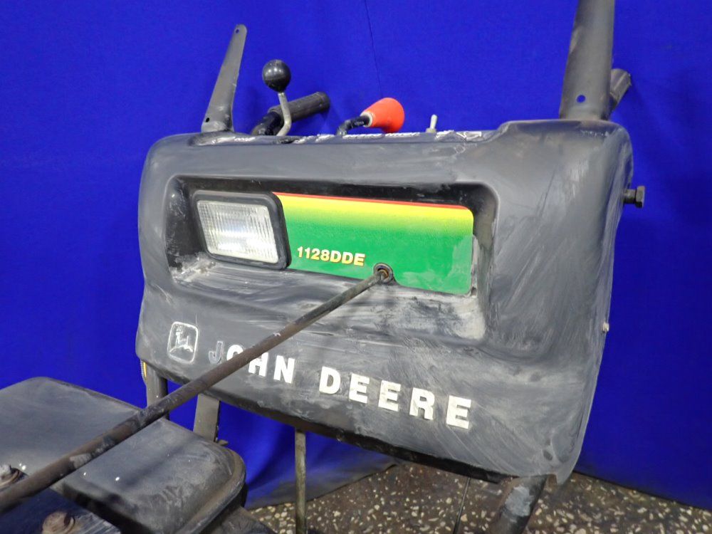 John Deere 28" Snow Blower - 1128dde