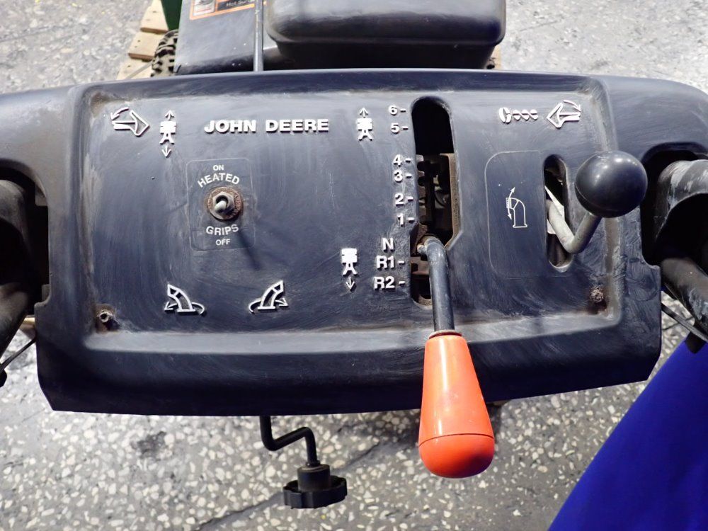 John Deere 28" Snow Blower - 1128dde