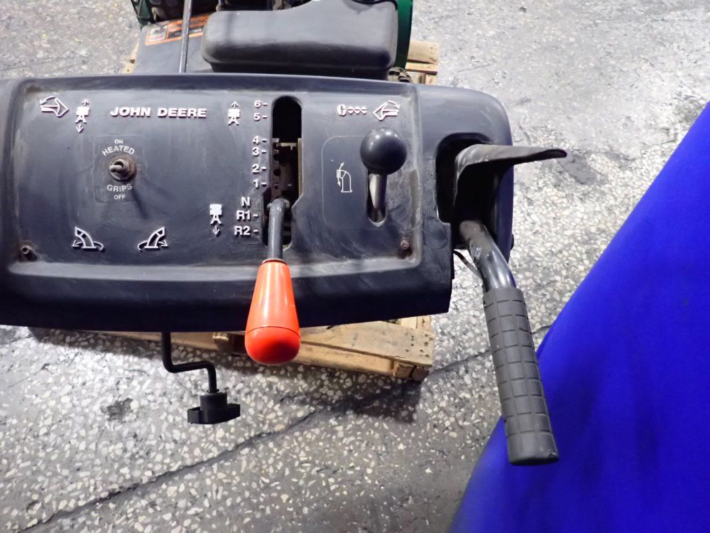 John Deere 28" Snow Blower - 1128dde