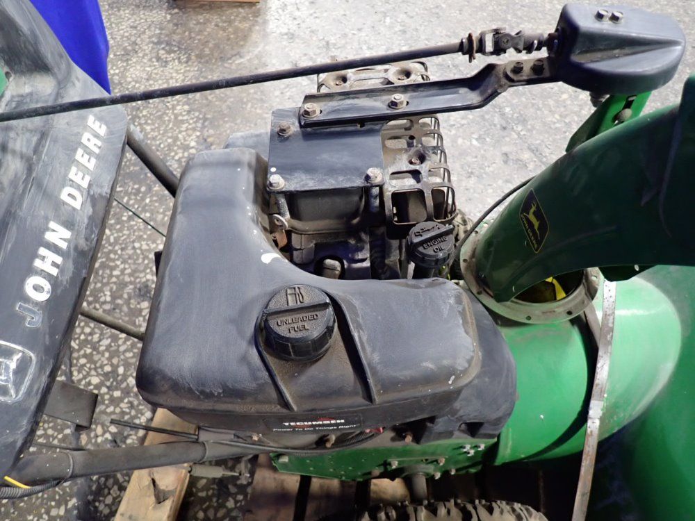 John Deere 28" Snow Blower - 1128dde