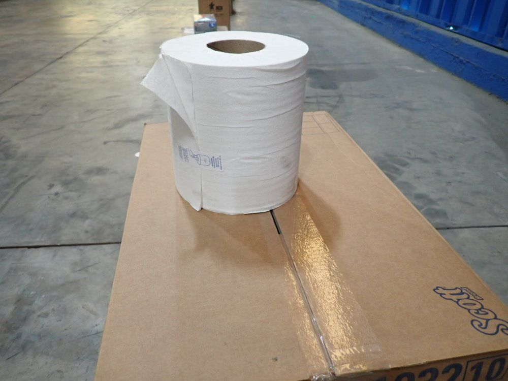 Scott 6x700/2800sq Ft Roll Controlled Center-pull Towels - 0103210