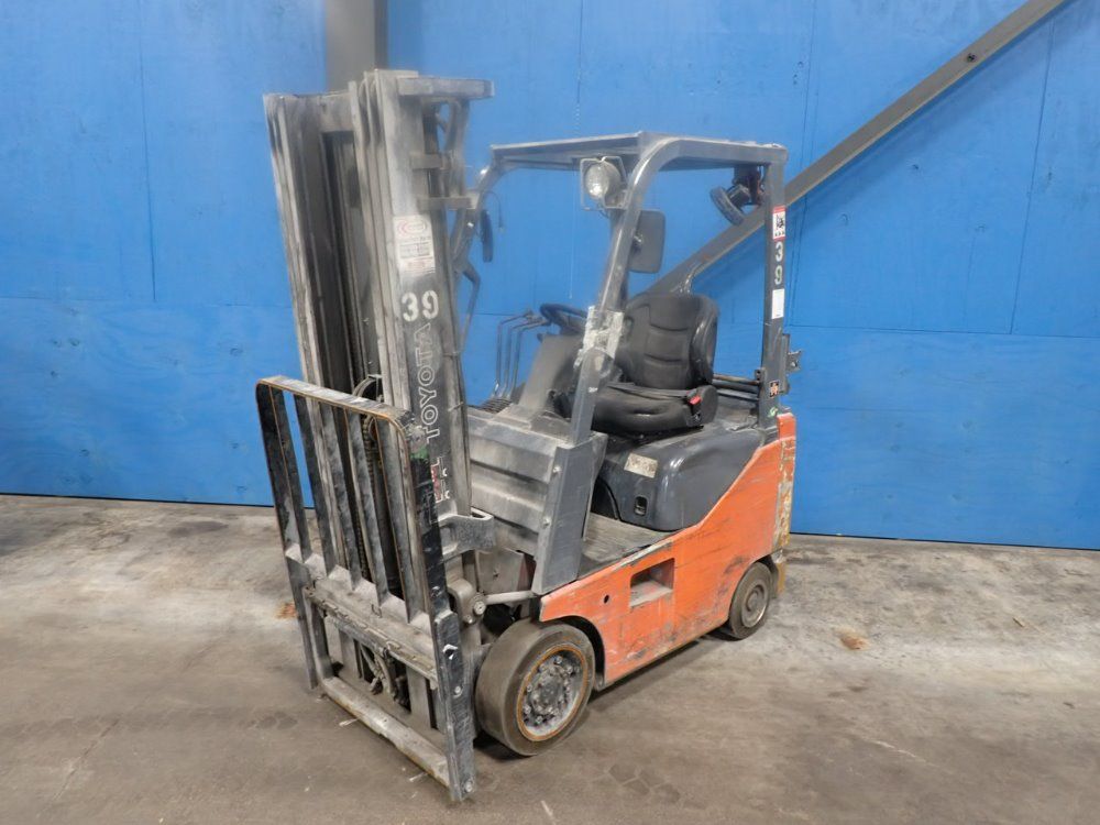 Toyota 2500 Lb Propane Forklift - 8fgcu15