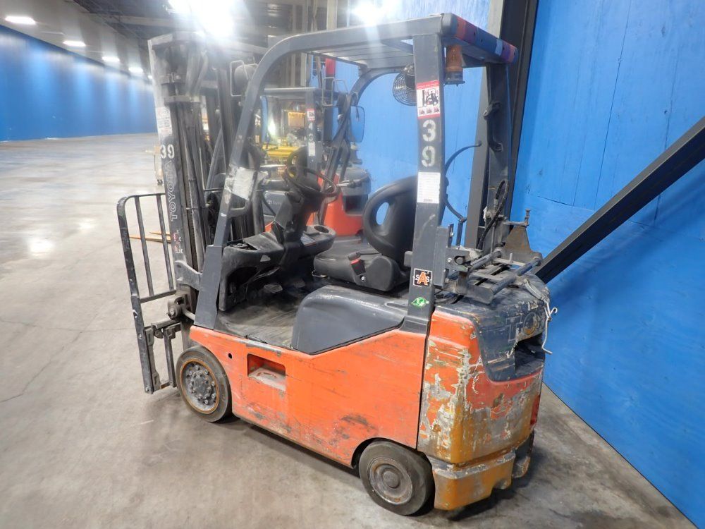 Toyota 2500 Lb Propane Forklift - 8fgcu15