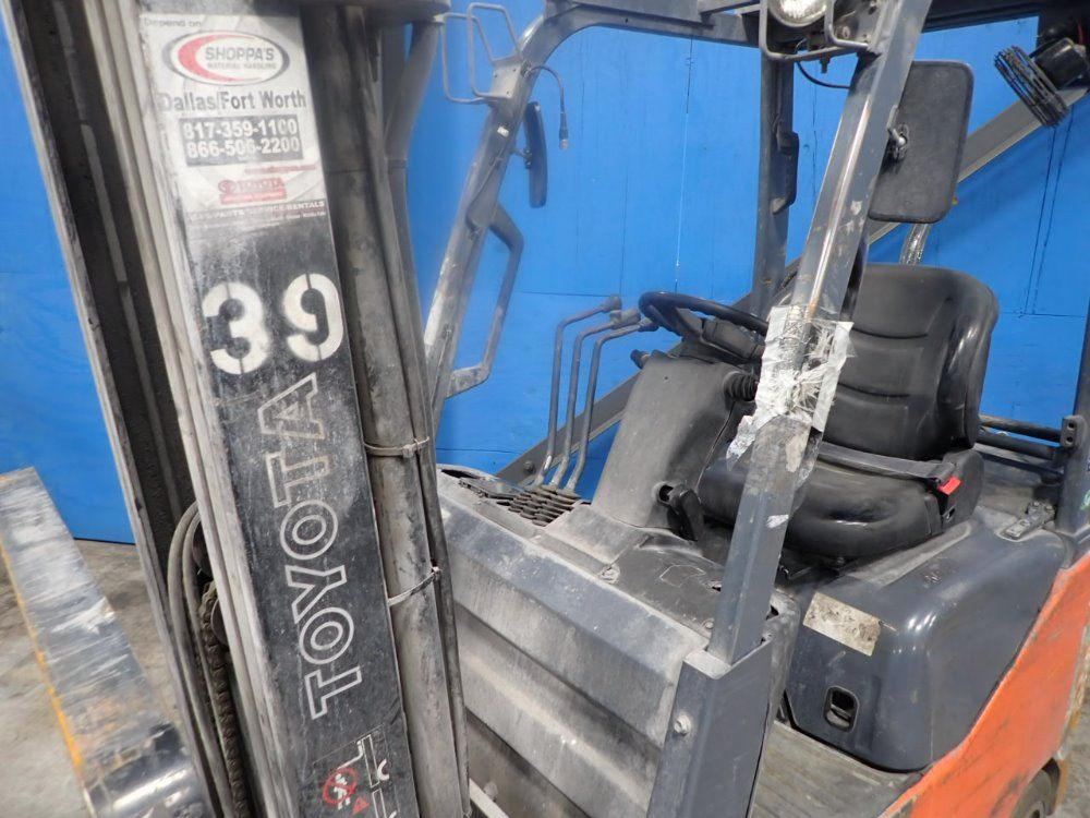 Toyota 2500 Lb Propane Forklift - 8fgcu15
