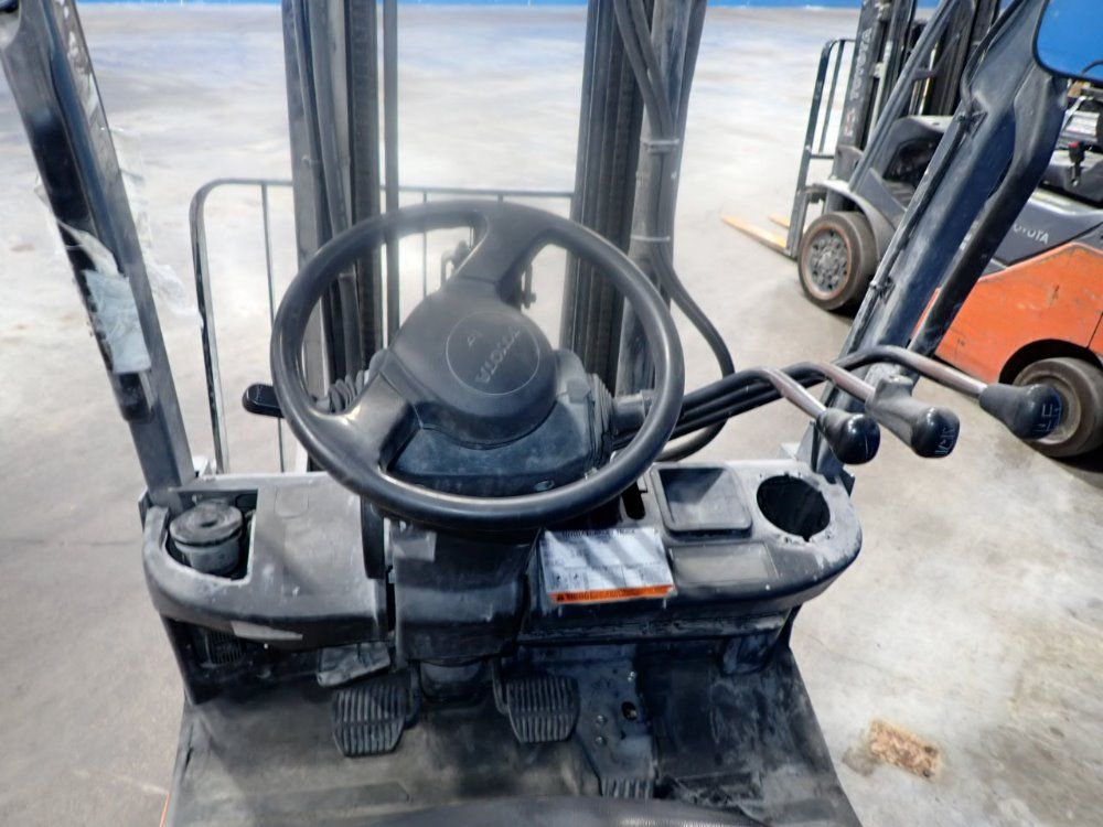 Toyota 2500 Lb Propane Forklift - 8fgcu15