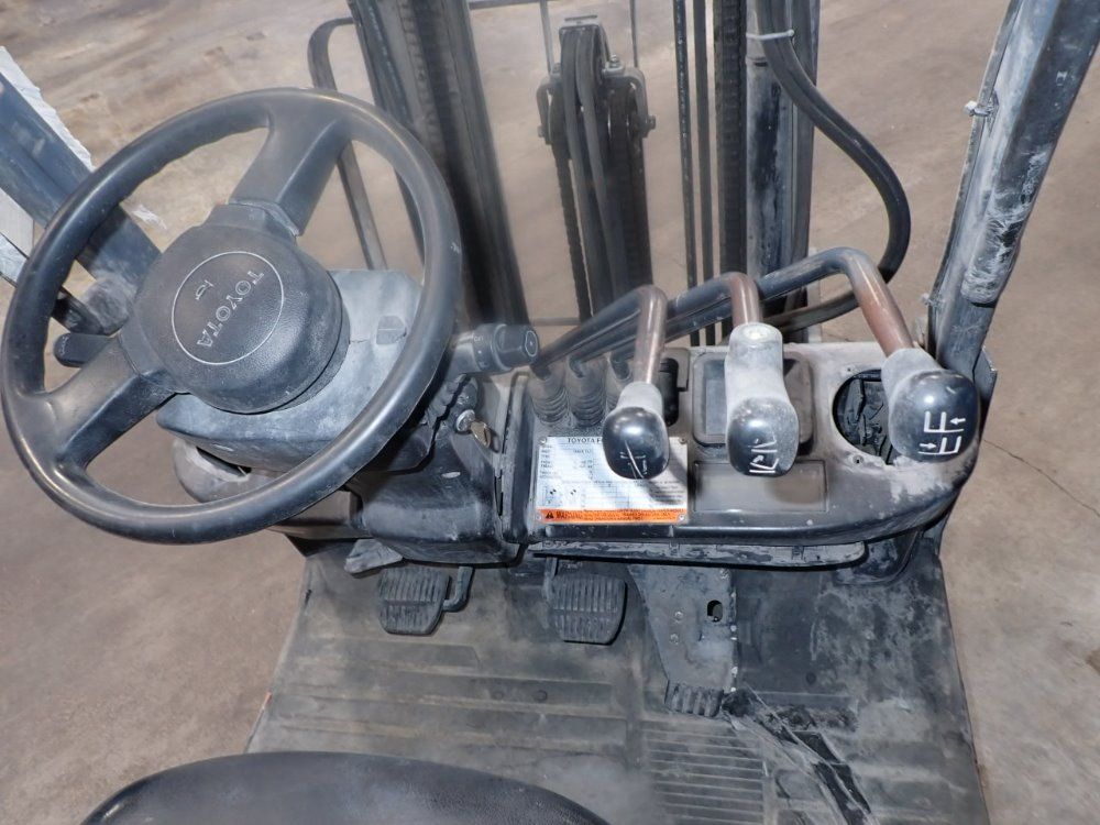 Toyota 2500 Lb Propane Forklift - 8fgcu15