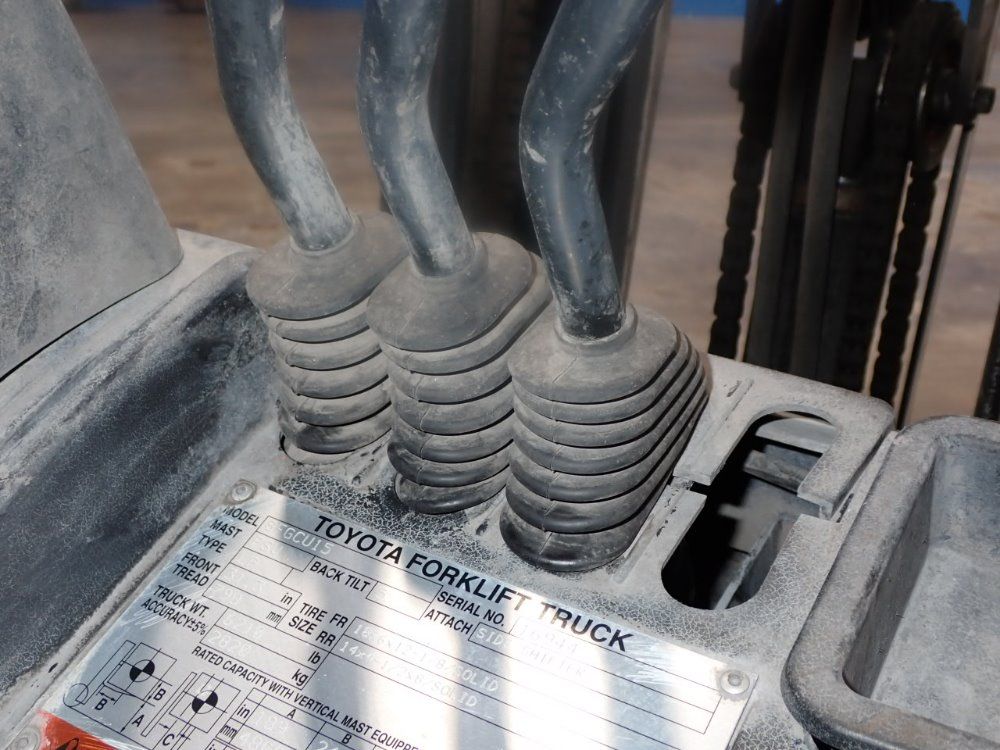 Toyota 2500 Lb Propane Forklift - 8fgcu15