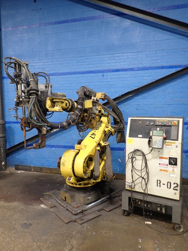 Fanuc R-2000ia Robot - R-2000ia