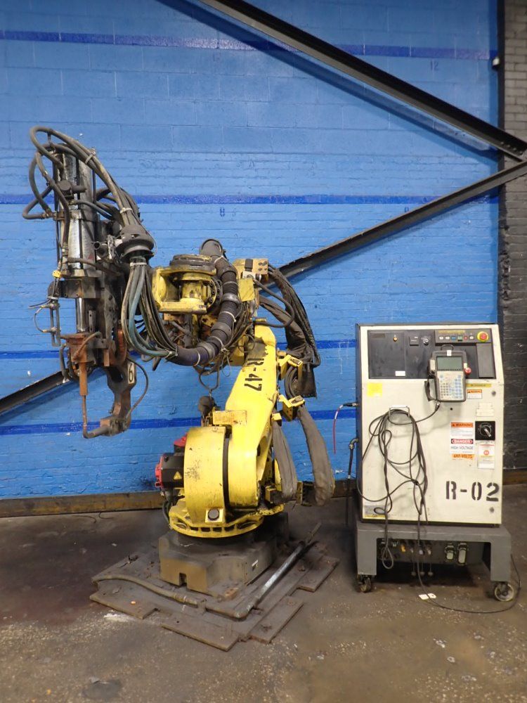 Fanuc R-2000ia Robot - R-2000ia