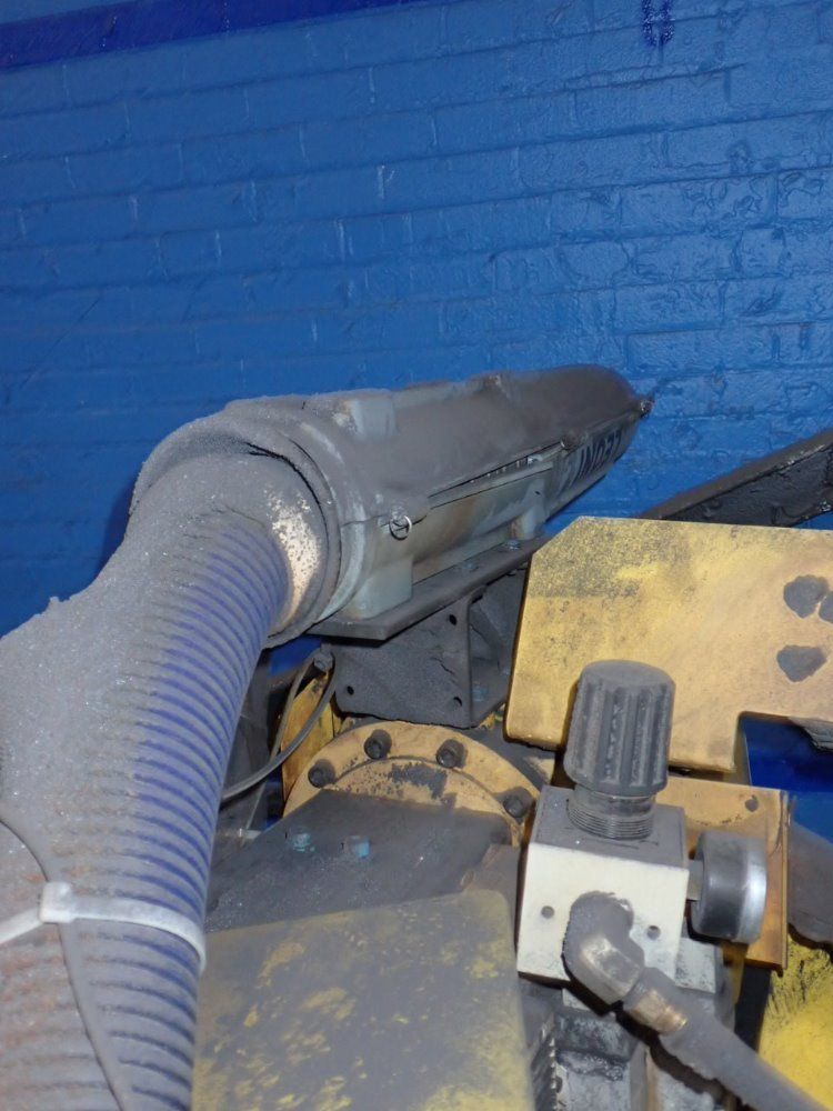 Fanuc R-2000ia Robot - R-2000ia