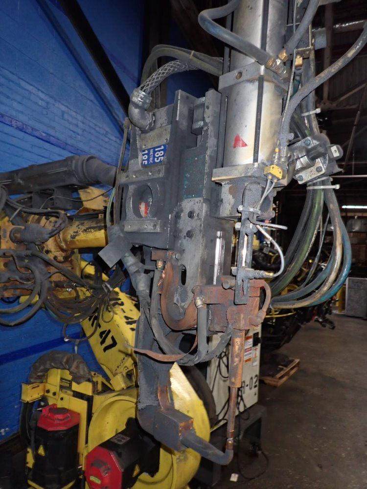 Fanuc R-2000ia Robot - R-2000ia