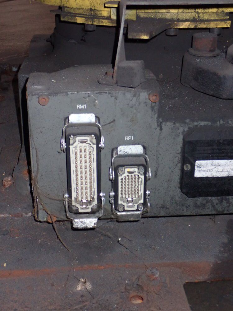 Fanuc R-2000ia Robot - R-2000ia