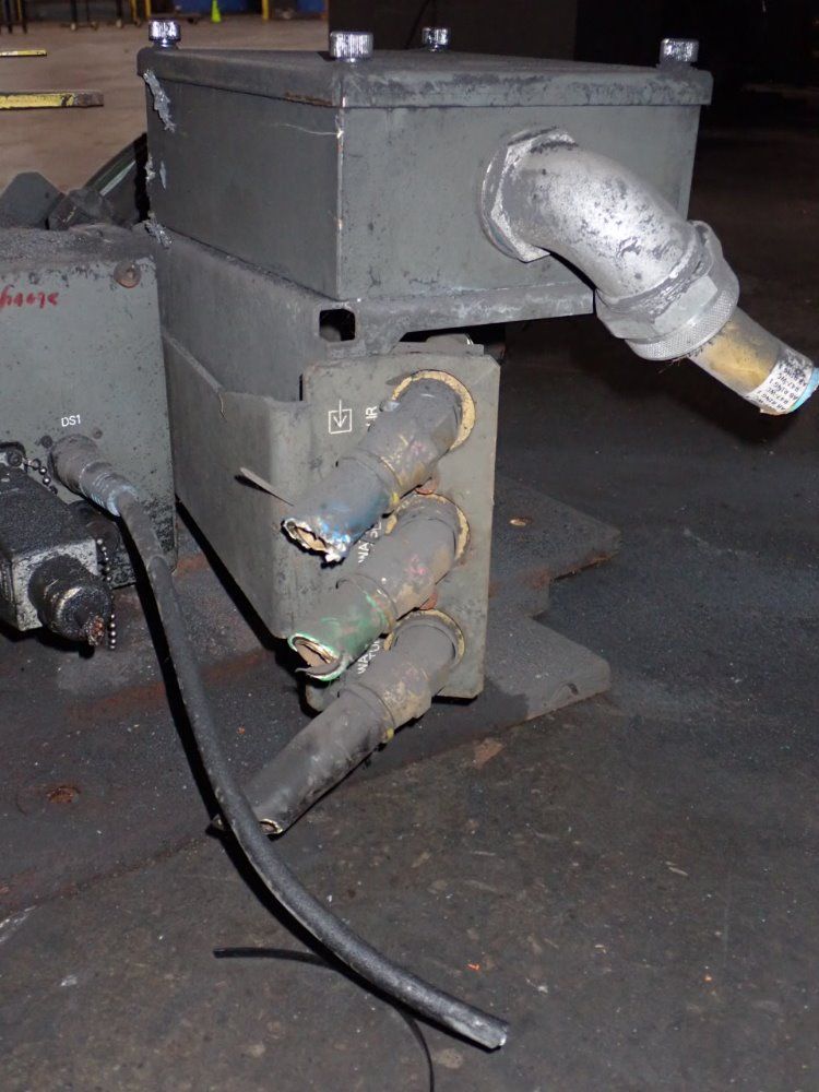 Fanuc R-2000ia Robot - R-2000ia