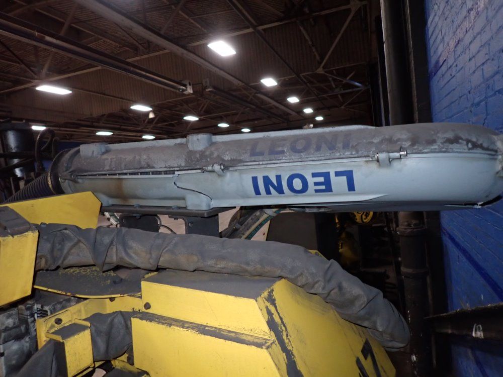 Fanuc R-2000ia Robot - R-2000ia