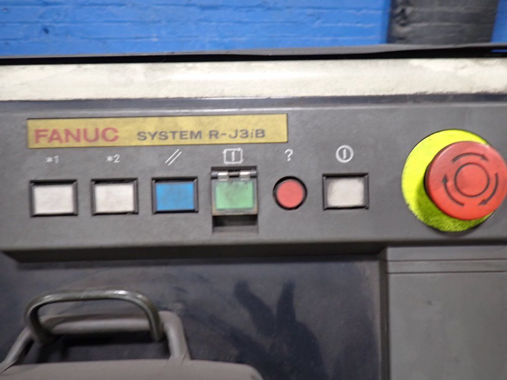 Fanuc R-2000ia Robot - R-2000ia