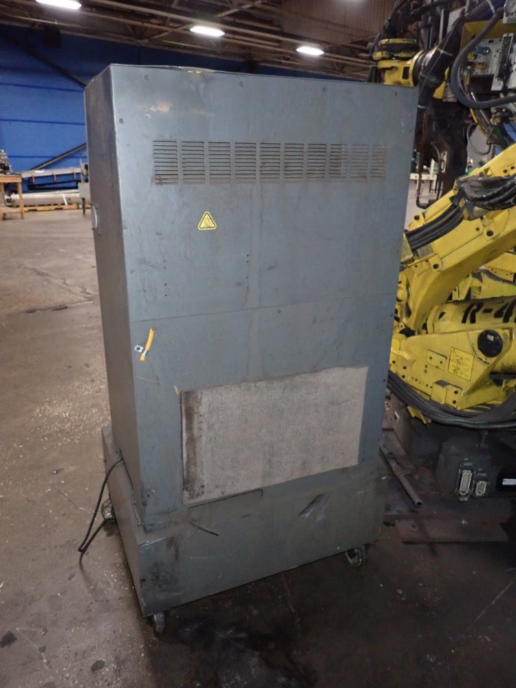 Fanuc R-2000ia Robot - R-2000ia